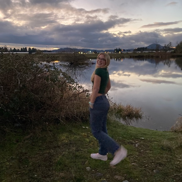 Meet your Posher, Kaley - Picture 2 of 2